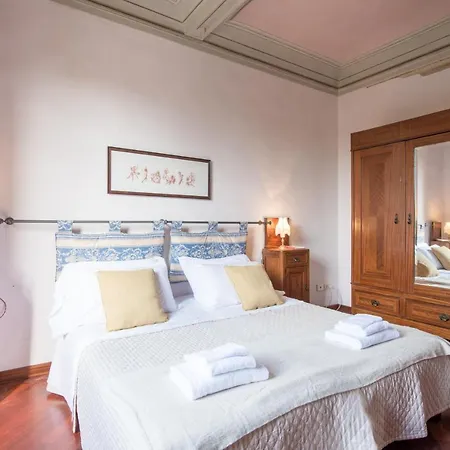 Botticelli-a Flat With A View, On Santo Spirito - Homeunity アパート